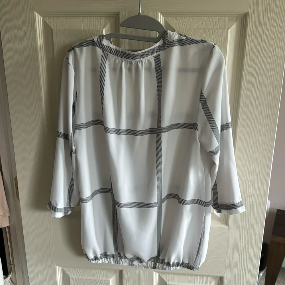 Hem blouse - Picture 3 of 3